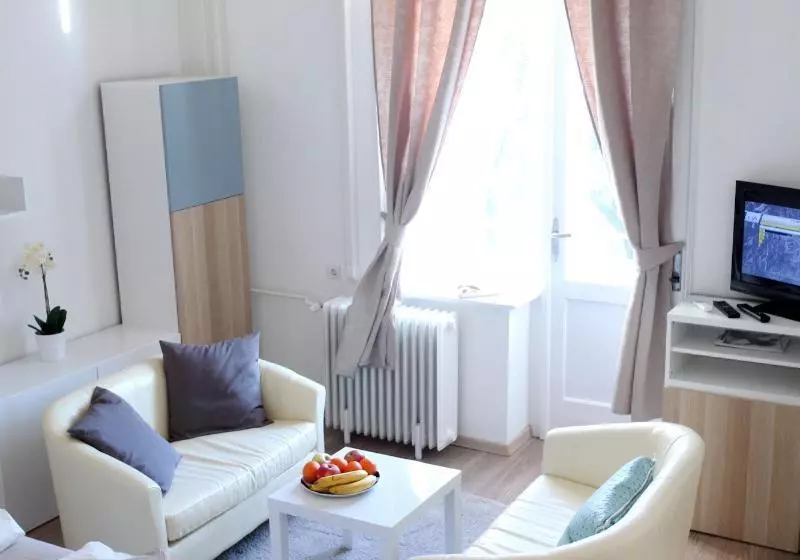 هتل Dfive Apartments Bathory