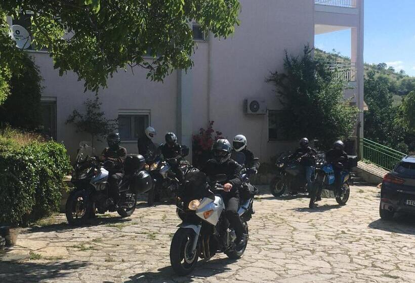 בית מלון כפרי Guesthouse Vissinokipos Biker Friendly Motorrad