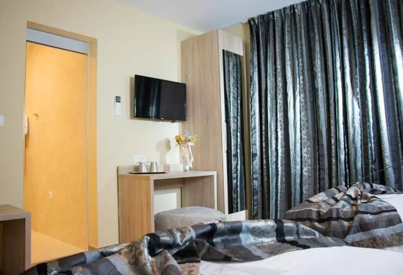 هتل Rooms Villa Downtown