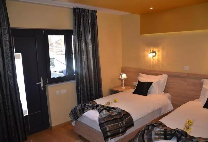 هتل Rooms Villa Downtown