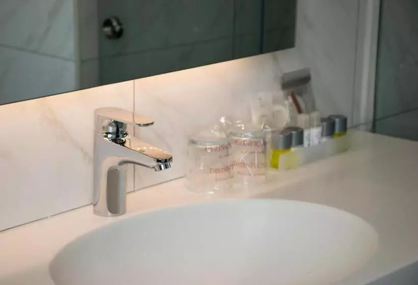 هتل Rooms Villa Downtown