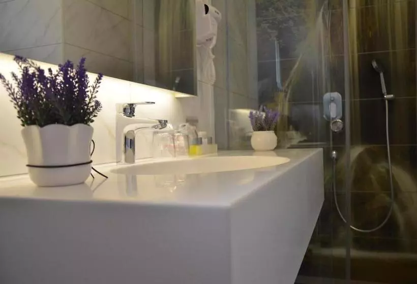 هتل Rooms Villa Downtown