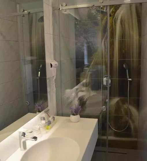 هتل Rooms Villa Downtown