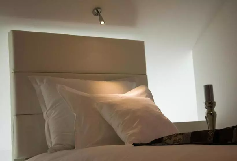 هتل Rooms Villa Downtown