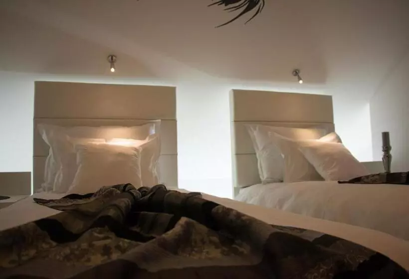 هتل Rooms Villa Downtown