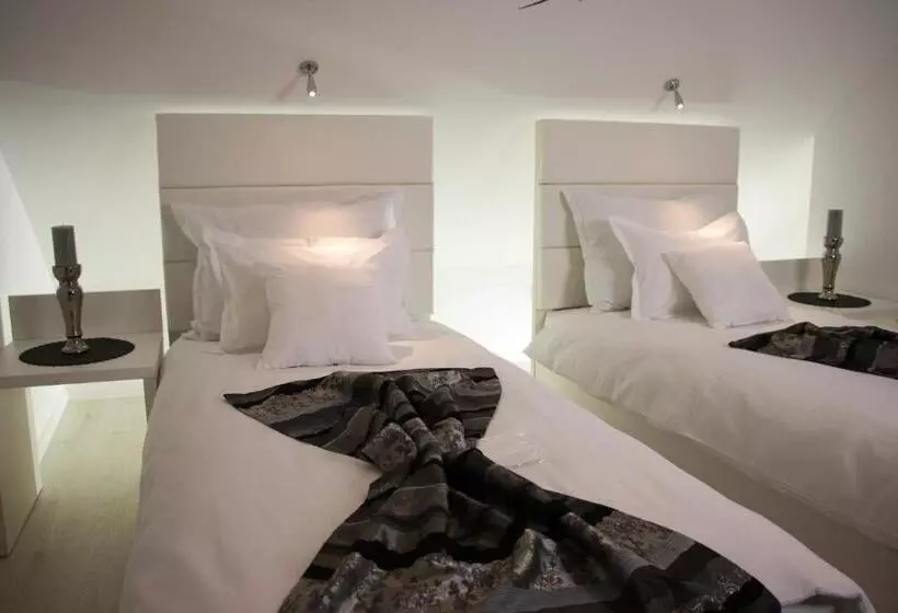 هتل Rooms Villa Downtown