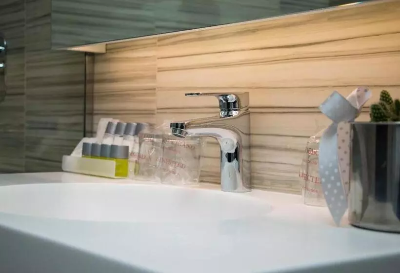 هتل Rooms Villa Downtown