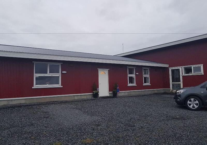 فندق Skalatjorn Guesthouse