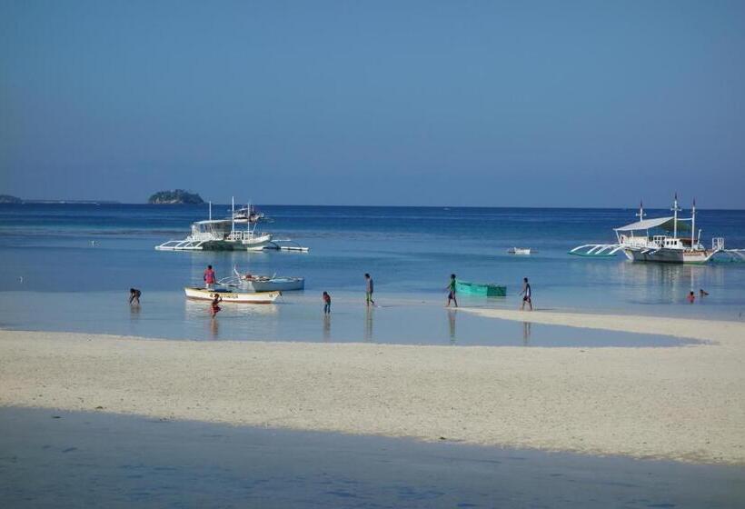 Otel The Sharks Tail Dive Center