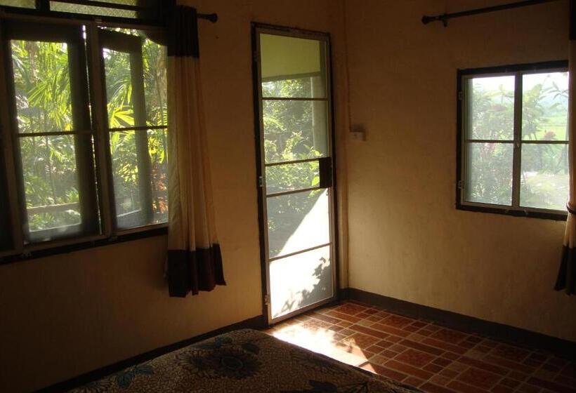 호텔 Baan Suan Jantra Home Stay