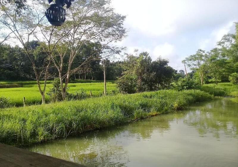 호텔 Baan Suan Jantra Home Stay