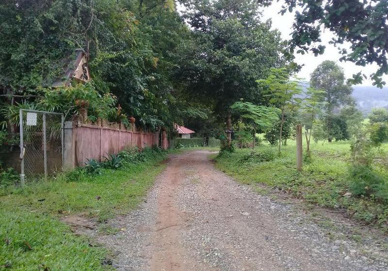 호텔 Baan Suan Jantra Home Stay