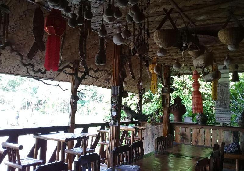 호텔 Baan Suan Jantra Home Stay