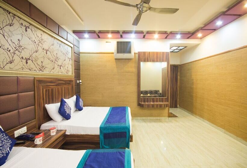 בית מלון כפרי Capital O 12172 Deep Premium