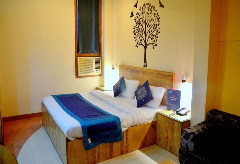 בית מלון כפרי Capital O 12172 Deep Premium