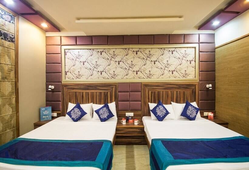 בית מלון כפרי Capital O 12172 Deep Premium