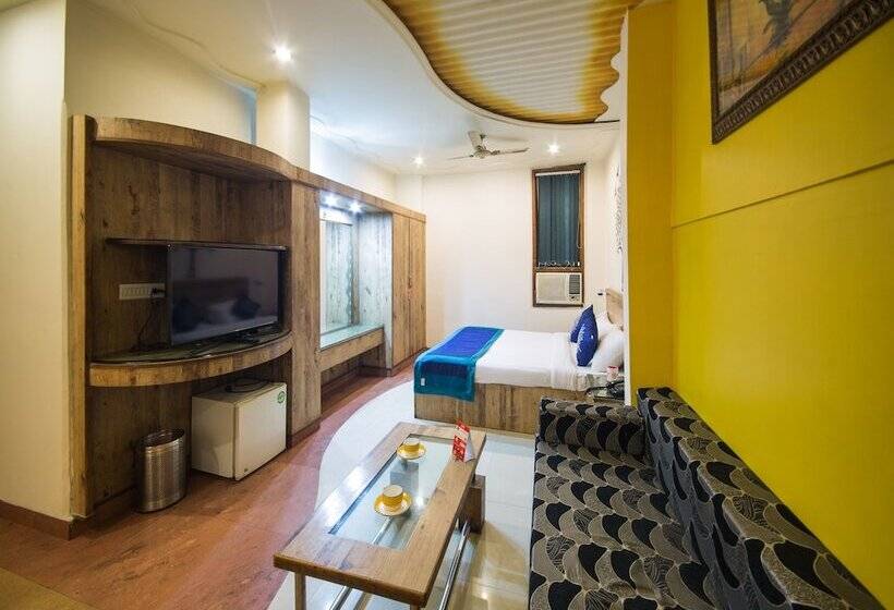 בית מלון כפרי Capital O 12172 Deep Premium