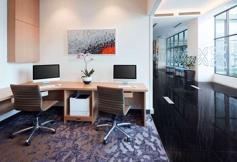 هتل Hilton Garden Inn Puchong
