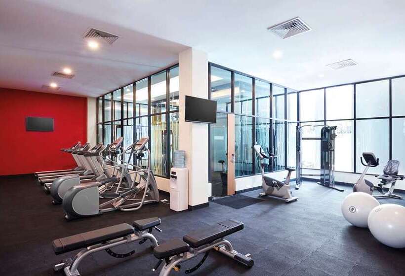 هتل Hilton Garden Inn Puchong