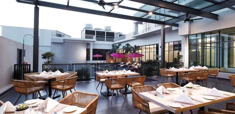 هتل Hilton Garden Inn Puchong