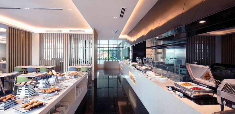 هتل Hilton Garden Inn Puchong