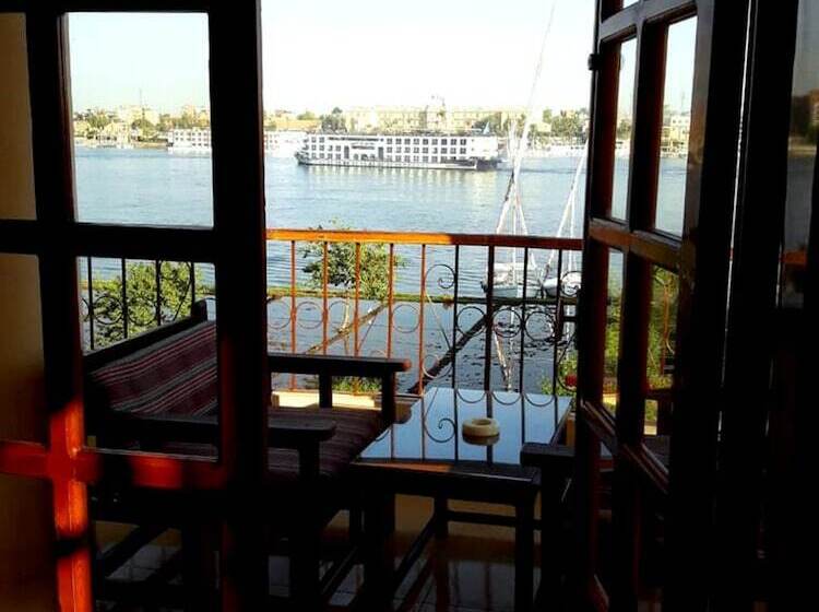 هتل Luxor Plaza House