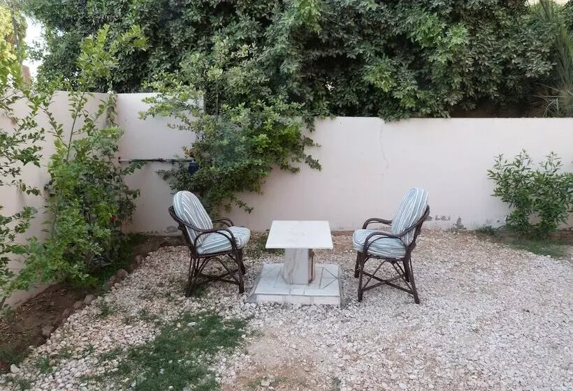 هتل Luxor Plaza House