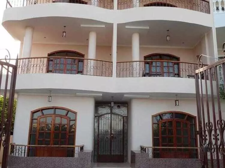 هتل Luxor Plaza House