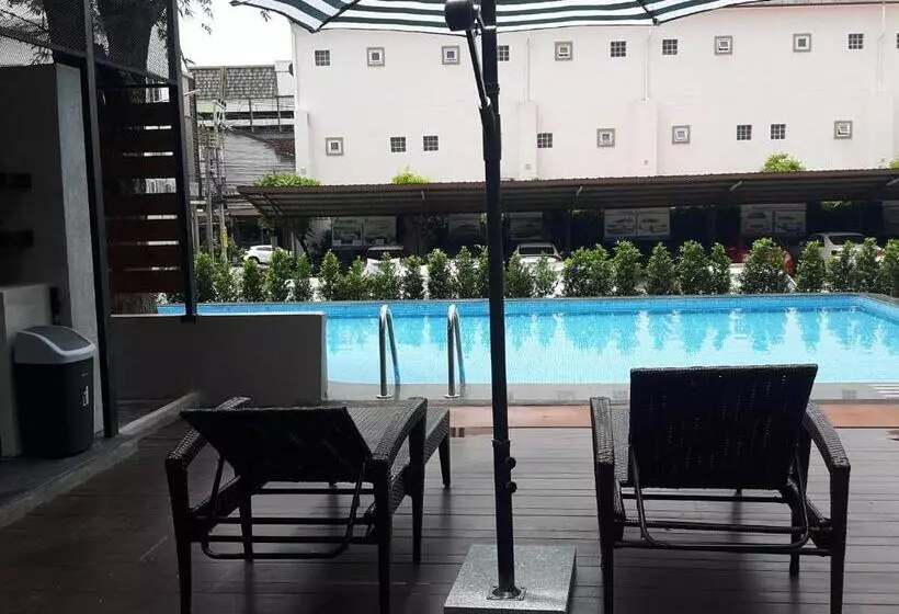 هتل Romyen Garden Place