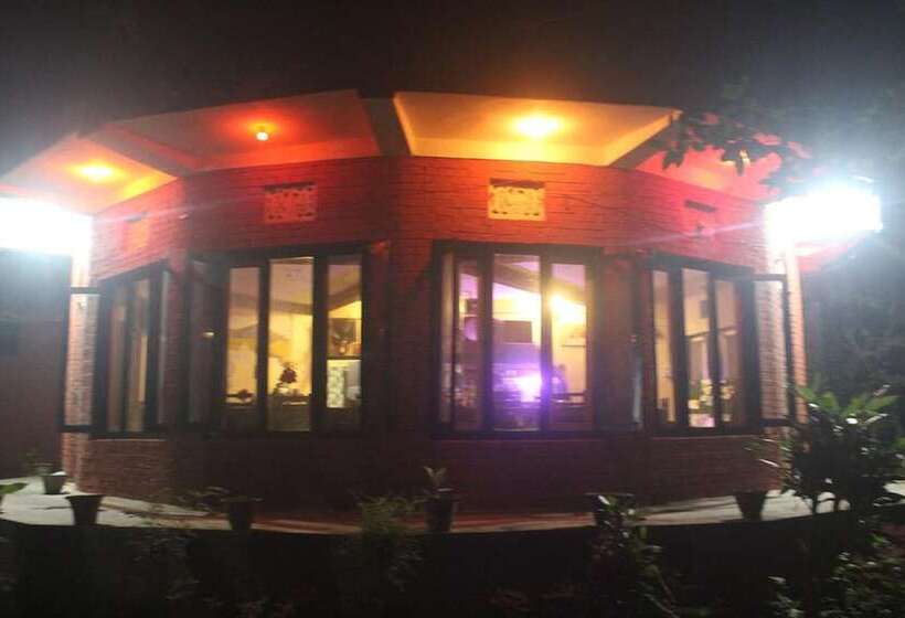 هتل Safari Wildlife Lodge & Camp