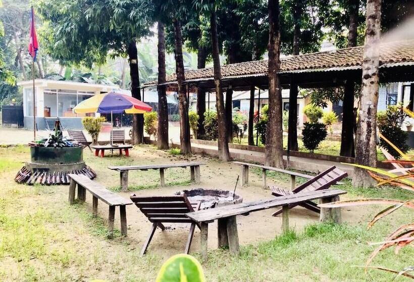 هتل Safari Wildlife Lodge & Camp