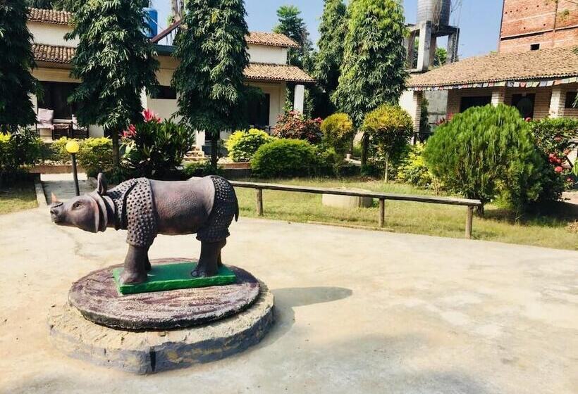 هتل Safari Wildlife Lodge & Camp