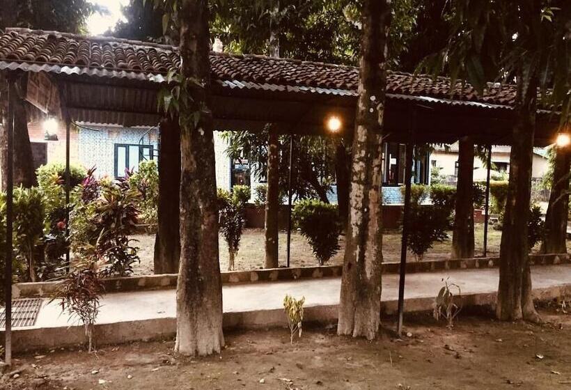 هتل Safari Wildlife Lodge & Camp