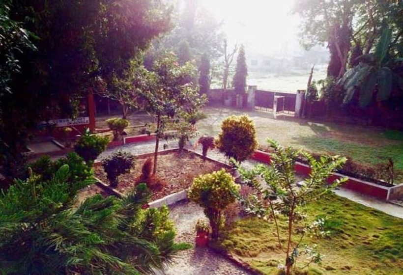 هتل Safari Wildlife Lodge & Camp