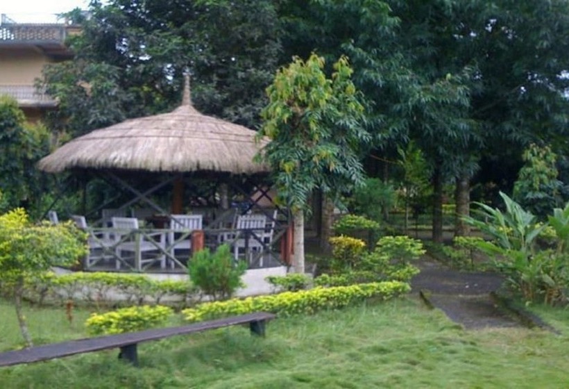 هتل Safari Wildlife Lodge & Camp