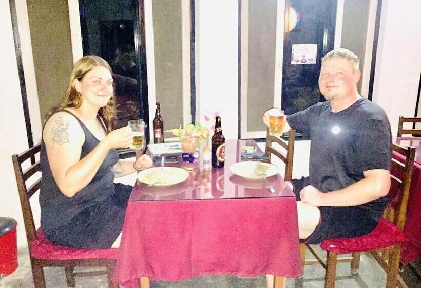 هتل Safari Wildlife Lodge & Camp