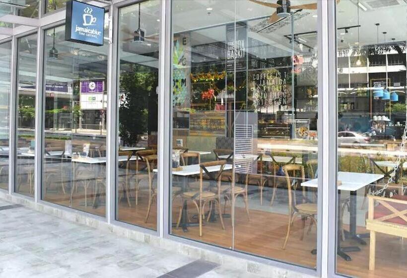 هتل The Robertson Residence