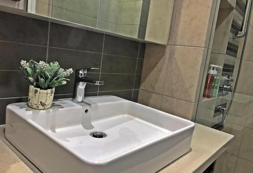 هتل The Robertson Residence