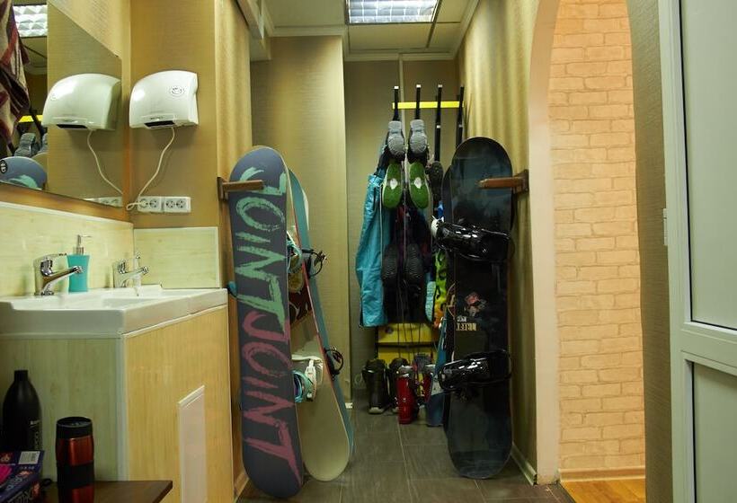 בית מלון כפרי Tvoy Hostel