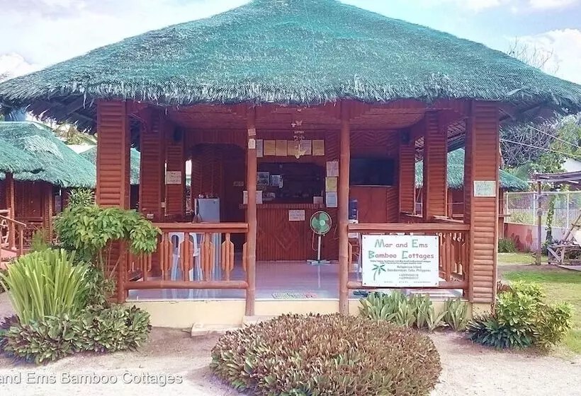ペンション Mar And Em's Bamboo Cottages
