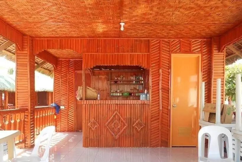 ペンション Mar And Em's Bamboo Cottages