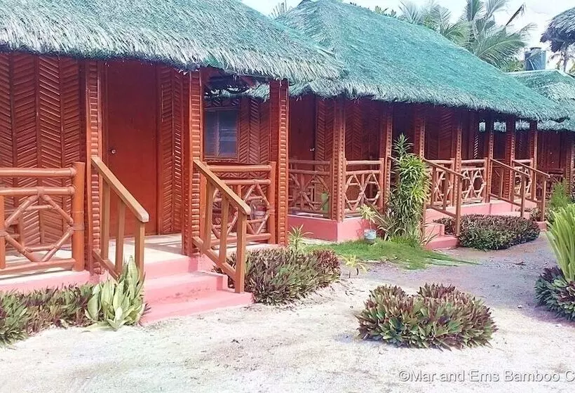ペンション Mar And Em's Bamboo Cottages