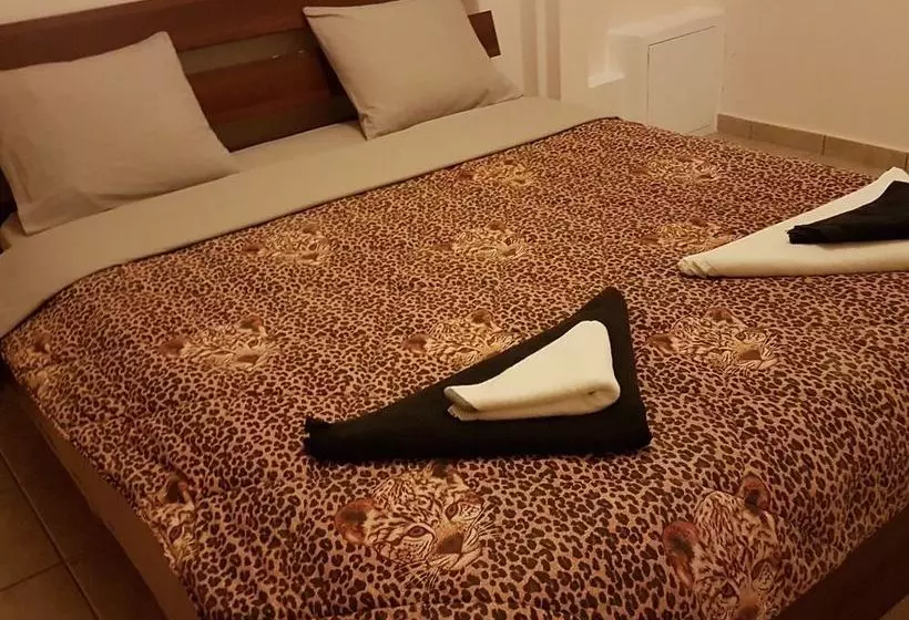 Villa Leonidas Near Athens Airport