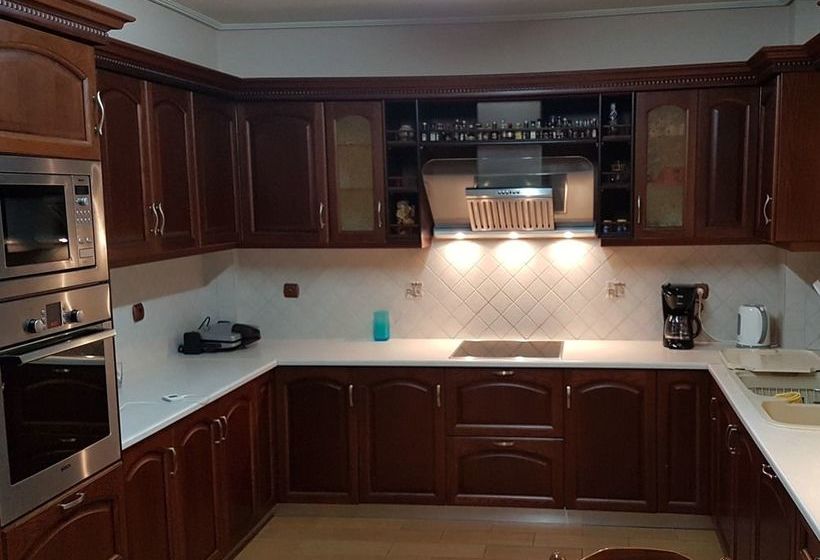 Villa Leonidas Near Athens Airport