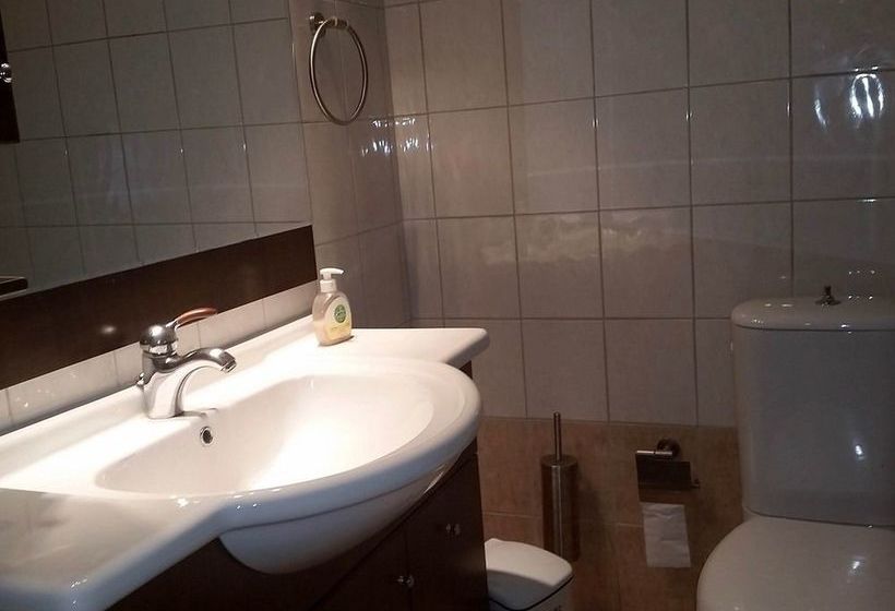 Villa Leonidas Near Athens Airport