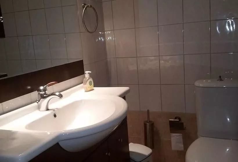 Villa Leonidas Near Athens Airport