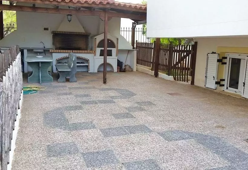 Villa Leonidas Near Athens Airport