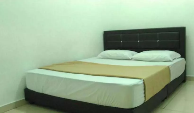 Aamiaismajoitus (B&B) Anggerik Residence