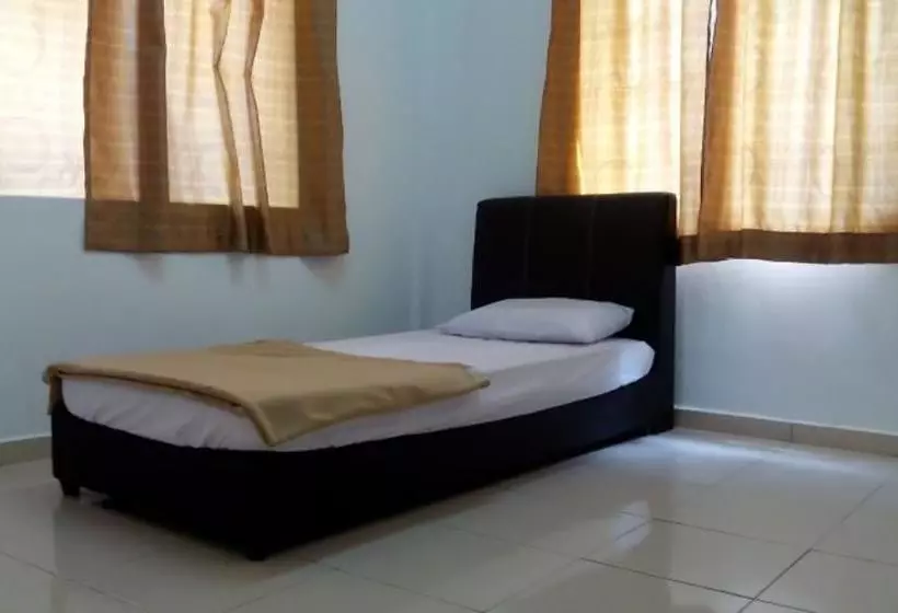 Aamiaismajoitus (B&B) Anggerik Residence