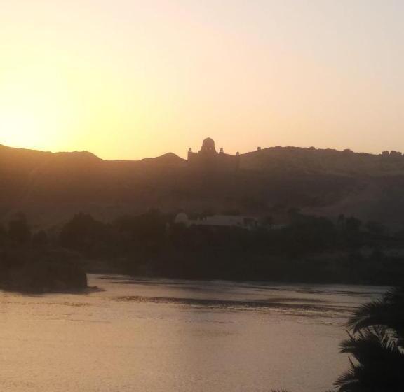 تختخواب و صبحانه Aswan Nubian House